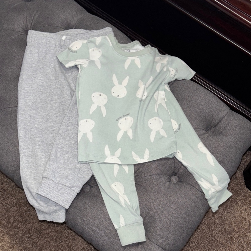 Adorable Bunny Print Kids Pajamas Set - Mint Green and Gray Joggers